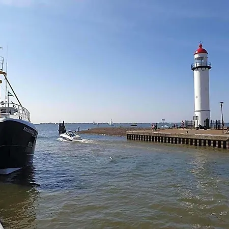 酒店 By The Harbour With Sauna 3*